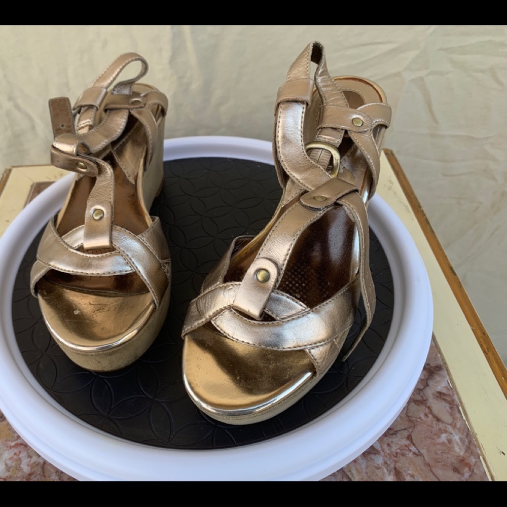 CIAO BELLA METALLIC WEDGE SANDALS